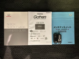スマートキーは鍵をバッグに入れたままでもドアロックの開閉やエンジンのON・OFFができます。夜間や雨の日も鍵を探さなくて良いので便利です。