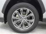 18インチアルミホイール(ダークプレミアムメタリック塗装)を装着しています。タイヤサイズ225/60R18