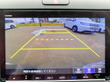 【バックカメラ(3モード)】視点を切り替えて後方を確認でき、駐車や車庫入れも安心です。