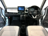 【前方視界】開放的な前方視界!運転がしやすく疲れにくいです♪窓が大きく、見通しがとっても良いおクルマですよ♪