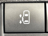 【パワースライドドア】スマートキーや運転席のスイッチでスライドドアの開閉が可能♪電動だから力を入れてドアを開ける必要が無く、小さいお子様でも、重い荷物を持っている時もラクに開け閉めできます♪