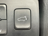 【パワーバックドア】スマートキーや運転席のボタンを押すだけでリアゲートが自動で開閉します!荷物を持っている時や、高い位置にあるバックドアを閉める際に便利な機能です♪