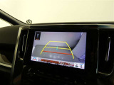 車庫入れや駐車で威力を発揮するのがバックモニター!ナビディスプレイに後ろの様子が映し出されるから安心です。