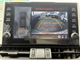 パノラミックビューモニターシステムが付いているので車の上から見た映像が確認できますよ。