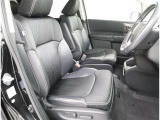 ゆったりと座れる運転席で快適なドライブをお楽しみください