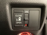 リアドアは乗り降りに便利な両側電動スライドドアです。また運転席に座っていながらスイッチ操作で自在にスライドドアを開け閉めできます。