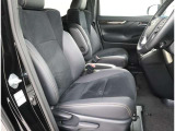 <運転席>まるで自宅に居るようにリラックスできる運転席です。外の喧騒を忘れさせてくれますね。見やすいメーターと操作しやすいスイッチ類もいいですね.