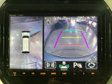 全方位モニターは、前後左右4か所に設置したカメラの映像を合成し、車を真上から見ているような俯瞰映像を画面に映し出すシステムです!