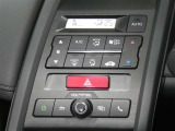 【オートエアコン】車内温度を感知して自動で温度調整をしてくれるのでいつでも快適な車内空間を創り上げます!どの席に座っても快適なドライブが楽しめます♪
