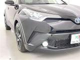 フォグランプ装着車です。暗い夜道の車両前方を明るく照らします