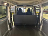 4人乗車状態の荷室。充分な広さがあります。