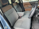 快適に運転できるドライブポジション!運転席シートリフターとシートスライドで、無理のない運転姿勢がとれます。
