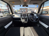 高いホールド性で運転姿勢が安定します。長距離ドライブでも疲れにくいのが魅力です。快適なドライビングライフをお送りください♪