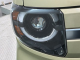 LEDヘッドライトは、点灯の瞬間から最大光量を発揮し、突然暗くなるトンネルなどでの安定感を高めます。