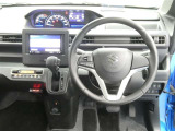 【徹底洗浄クリーニング実施済】運転席からの視界はこんな感じです☆お気軽にご来店いただき、実際に座って是非お確かめください。ドライバーに寄り添う快適な操作フィールをもたらすステアリングです。