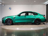 BMWではロングホイールベースの採用をしており、すべての車種に適用され、走行中の安定感の向上されております。また室内空間の広さにも貢献しております。
