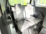床下収納式のサードシートです。座席部分をコンパクトに収納でき、広大な荷室スペースとしてお使いいただけます!乗車人数や荷物の量など利用シーンに合わせて3列目を有効活用でき、とっても便利♪