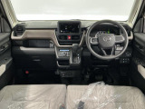 【インパネ】運転のしやすさを最優先に設計された見晴らしの良いフロントビュー。車両間隔が掴みやすく狭い道でも安心♪「安全」と「品質」を最優先に、安心してお乗りいただけるクルマを提供いたします。