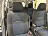 高いホールド性で運転姿勢が安定します。長距離ドライブでも疲れにくいのが魅力です。