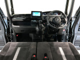 【前方視界】開放的な前方視界!運転がしやすく疲れにくいです♪窓が大きく、見通しがとっても良いおクルマですよ♪