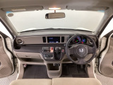 【前方視界】開放的な前方視界!運転がしやすく疲れにくいです♪窓が大きく、見通しがとっても良いおクルマですよ♪
