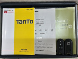 スマートキーは鍵をバッグに入れたままでもドアロックの開閉やエンジンのON・OFFができます。夜間や雨の日も鍵を探さなくて良いので便利です。