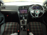 シンプルなデザインと一目でわかるスイッチの配置はPeoples Car=みんなの車という考えの現れです。各スイッチにはバックライトもついており、夜間でも安全に操作して頂けます。