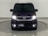 とっても明るいディスチャージヘッドライト(HID)です。 また、LEDフォグライトもついています!