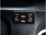 電動のスライドドアで楽々スムース!運転席からも開閉の操作もできます♪キーのスイッチひとつで自動開閉できる便利な機能もついてます♪