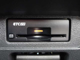 音声案内タイプETC2.0装備☆ビルトインタイプのETCですので、インテリアの邪魔をしません!ETCがあれば、キャッシュレスで料金所をノンストップで通過できます。