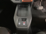 【電動パーキング】指先だけで簡単に操作が可能な電動パーキングブレーキを搭載♪また、渋滞時や駐車券を取るシーンなどで便利なオートブレーキホールド機能も搭載☆