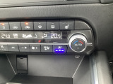暑い夏の時期にとっても快適なシートベンチレーションを装備!シート内部に取り付けられたファンでシートの表面を換気して、涼しくしてくれます。