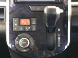温度を設定すれば、自動で車内の温度管理をしてくれる優れものです♪ATミッションで運転楽々