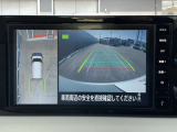 アラウンドビューモニター搭載。上から見下ろしたように液晶に映るのでスムーズな駐車をサポートします。