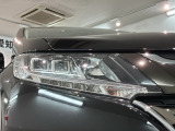 LEDヘッドライトは、点灯の瞬間から最大光量を発揮し、突然暗くなるトンネルなどでの安定感を高めます。