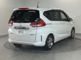 スライドドアは通常のドアに比べて、車のボディーに対し平行に開閉し、開けてもスペースを取りません。出入り口が大きいドアはお子様のいるご家庭はもちろん、混んだ駐車場でも大活躍です!