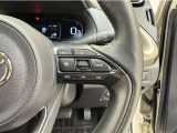 レーダークルーズコントロールを搭載しております。前車との距離をレーダーで測り一定の車間距離とスピードを保つとても便利な機能です。高速道路で楽に安心安全です!