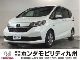 3列シート7人乗りの、フリードHV Gホンダセンシングです。パワースライドドアや、オートエアコン、スマートキー等の充実装備に、ホンダセンシングを搭載しています。