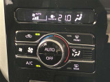 オートエアコンは温度を設定するだけで、自動で風量などを設定してくれます。運転しながら操作も必要ないので、安全性も向上します。