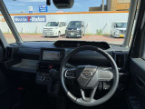 見通しのよいすっきりとした視界で、誰でも運転しやすいです。運転のしやすさは疲れにくさにも繋がりますよ♪
