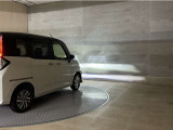 LEDヘッドランプです。十分な明るさを保ちつつも消費電力が少なく、バルブ寿命も長いのが特徴です。瞬時にMAXの光量を発揮するのもLEDならではです。☆LEDフォグランプも装備☆