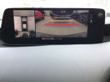 360&deg;ビューモニターでは前後左右4つのカメラ映像をさまざまな走行状況に応じて切り替えてセンターディスプレイに表示することで、駐車時や狭い道でのすれ違い時、見通しの悪い交差点進入時でも安心感を高めます