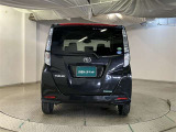 バックカメラが付いているので後方確認が非常にしやすいです。今や運転初心者も熟練者も必須装備!ついていて損はないですね♪