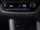 車内を快適に、オートエアコンを装備しています。
