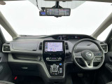 ますますドライブが楽しくなる、明るく開放的な運転席まわりです!