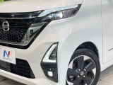 【LEDヘッドライト】悪天候や夜間走行時も良好な視界を確保し安心して運転できる高輝度LEDヘッドライトを装備!点灯速度が早く、消費電力も抑えられています。