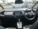 【インパネ全体】手が届きやすく、どなたでも運転しやすいです。シンプルで使いやすい設計になっています!