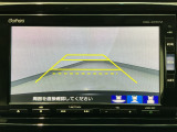 【バックカメラ】運転が苦手な方も車庫入れラクラクです!ギアをリバースに入れれば自動的に切り換わりますので、面倒な操作は不要です♪狭い駐車場もお車を傷つけず安心ですね!