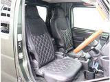 お車選びをお楽しみ頂けるよう、在庫車の展示スペースを十分に確保しております。