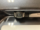 バック駐車が苦手な方にも安心のバックカメラ付き車!ナビやモニターを付けることで見えにくい後方を確認する事が出来ますよ♪